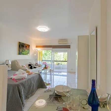 Luminoso Estudio Con Terraza En Milla De Oro Apartment Marbella