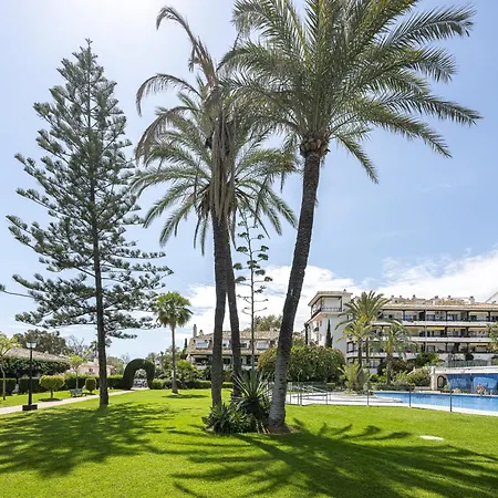 Luminoso Estudio Con Terraza En Milla De Oro Marbella